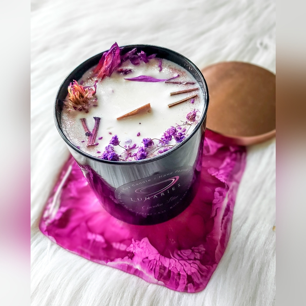 Garden Lilac Soy Candle with Wooden Wick and Botanicals
